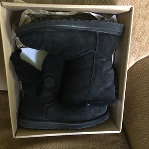 Ugg Bailey Button SOLD